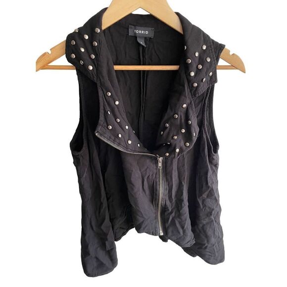 Torrid Black Lightweight Studded Zipper Vest - Picture 6 of 7